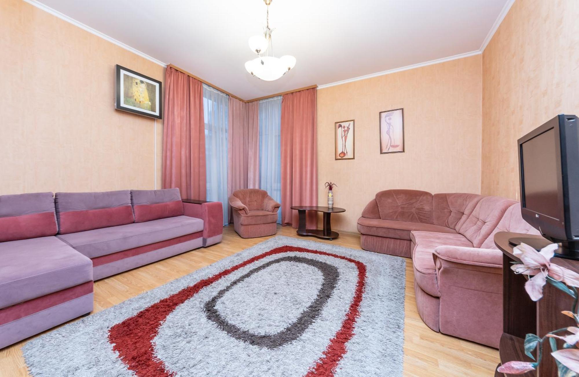 Apartments In The Center Of Pechersk Kyiv Exterior photo